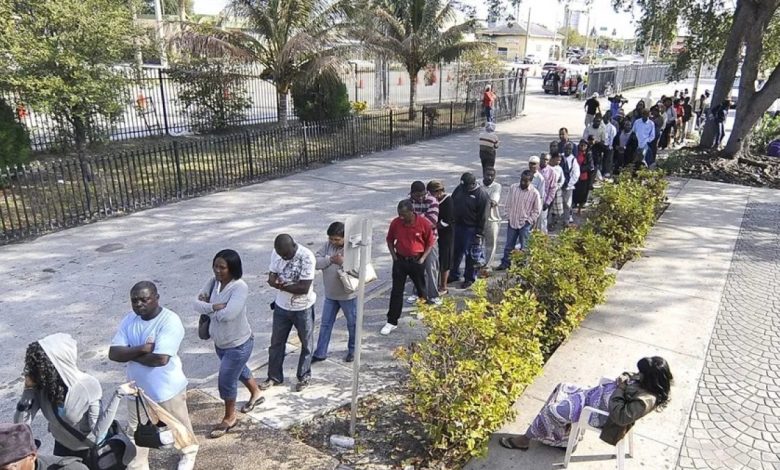 Foto de La Corte Suprema de EE.UU. respalda a Donald Trump y revoca protecciones migratorias para haitianos y sirios