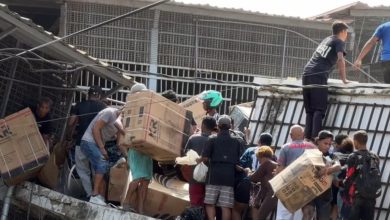 Foto de Se reportaron saqueos en negocios destruidos en La Guerra tras el terremoto en Venezuela
