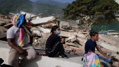 Foto de Sin refugio y sin respuestas: venezolanos duermen en autos y bajo árboles tras terremoto