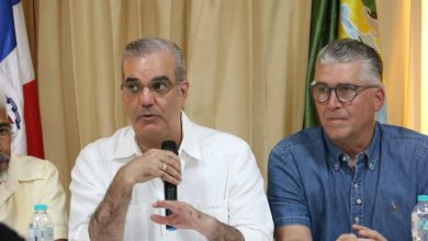 Foto de Abinadar Duverghe escucha las demandas del sector ganadero