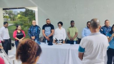 Foto de Policías y comunitarios en Los Alcárizos unen fuerzas contra la delincuencia y el ruido