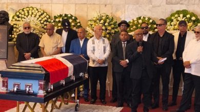 Foto de Canciones, nostalgia y agradecimiento en despedida póstuma a Alex Bueno