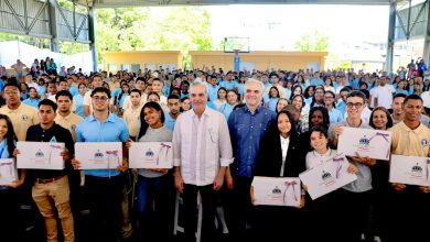 Foto de Presidente Abinader exhorta a estudiantes a prepararse en inglés