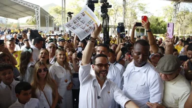Foto de El candidato de extrema derecha de la Esprilla vota en la concurrida Barranquilla