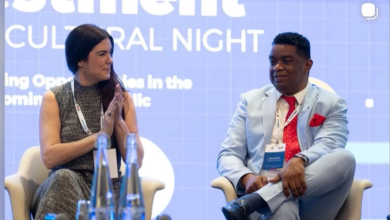 Foto de Moisés Rodríguez destaca impacto económico y social de la industria tabacalera dominicana en foro en Bruselas.
