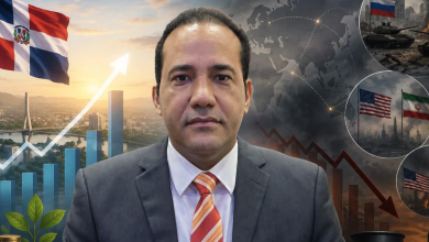Foto de Salvador Holguín respalda el plan anticrisis del gobierno y asegura que garantiza la estabilidad económica en tiempos de incertidumbre global.