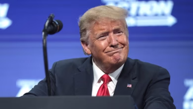 Foto de Juez bloquea la tarifa H-1B de $100,000 de Trump como impuesto ilegal