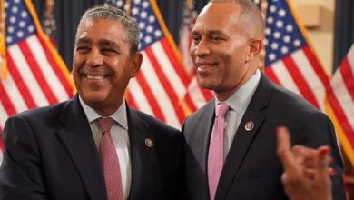 Foto de Líder Hakeem Jeffries reafirmó su apoyo a Espaillat en las primarias demócratas