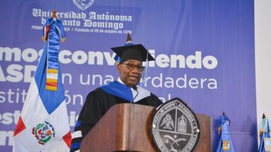 Foto de Rector de la UASD anuncia su retiro durante graduación