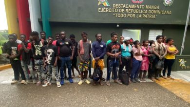 Foto de Ejército intercepta vehículo con 14 indocumentados en Guayubín