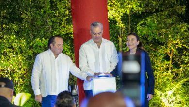 Foto de Abinader y Carolina Mejía inauguran el Paseo 30 de Mayo