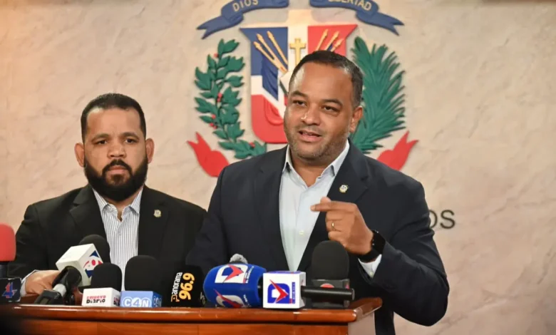 Foto de Diputados piden a SDN investigar licitación de RD$114 millones para alquiler de camiones recolectores de basura
