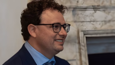 Foto de Archivos antropomórficos confidenciales para IPO en competencia con OpenAI