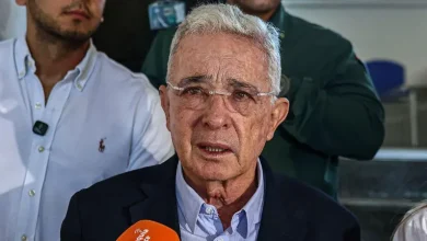 Foto de La Fiscalía de Colombia citó al expresidente Uribe por un caso paramilitar