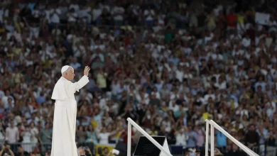 Foto de El Papa Santiago recibe a Bad Bunny y su familia en el Bernabéu