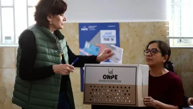 Foto de Comienza el recuento para la segunda vuelta de las elecciones presidenciales de Perú: las encuestas a pie de urna muestran un empate técnico entre Fujimori y Sánchez