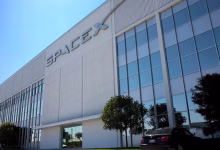 Foto de Las acciones de SpaceX vuelven a caer a medida que el repunte posterior a la OPI sigue disminuyendo