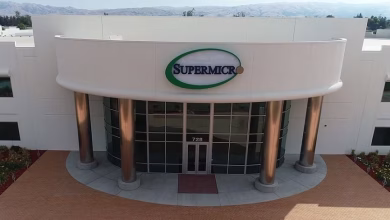 Foto de Supermicro planea recaudar 7 mil millones de dólares para cubrir 39 mil millones de dólares en pedidos de servidores de IA