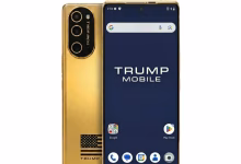 Foto de Se suponía que el Trump Mobile T1 se fabricaría en Estados Unidos. Es un teléfono taiwanés con una capa dorada.