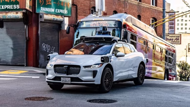 Foto de Waymo Robotaxis se estrelló el 4 de julio y se incendió