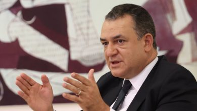 Foto de Presidente de la JCE confirma críticas por símbolo patrio en cédula busca desinformar y conseguir "me gusta"