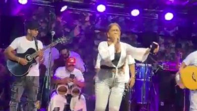 Foto de "Voy a tener un punto de droga": Mujer denuncia que policías disolvieron su fiesta en La Altagracia