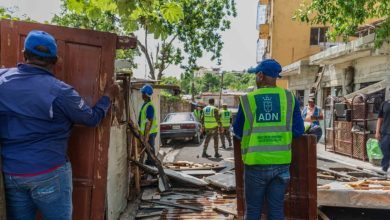 Foto de La Alcaldía de DN ordenó restaurar aceras ocupadas irregularmente en Arroyo Hondo