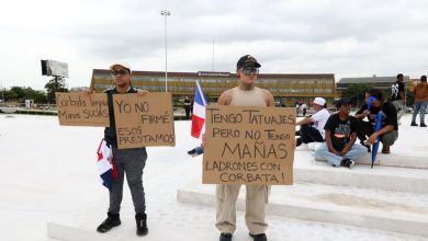 Foto de ¡Otra vuelta! Incluso la manifestación en la Plaza de la Bandera por más transparencia