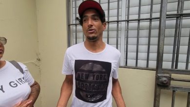 Foto de ¡Inusual! Personas repartieron cerca de un millón de pesos que fueron encontrados en un basurero