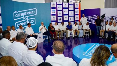 Foto de Luis Abinadar prioriza soluciones de agua potable durante reunión comunitaria en Samaná