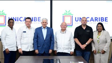 Foto de UNICARIBE rinde homenaje a Samuel L. Ferguson después de años de servicio a la educación dedicando un aula a su nombre
