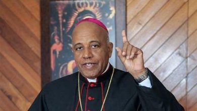 Foto de Obispo asegura que exponer a "amantes de funcionarios" no aporta nada a la sociedad
