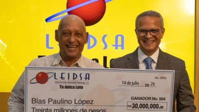 Foto de Un hombre de 80 años gana la lotería; Dice que se comprará un jeep y se jubilará.