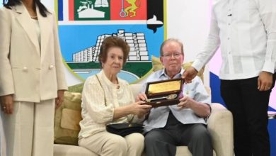 Foto de Entregan Llave de la Ciudad SDE al empresario Pepín Coripio