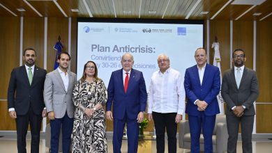 Foto de Director DGII Santiago presenta beneficios de la Ley 30-26 a empresarios.