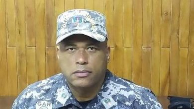 Foto de Muere general de policía retirado tras desplomarse durante torneo de baloncesto