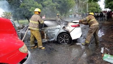 Foto de Una persona murió y otras dos resultaron heridas en el incendio de un vehículo