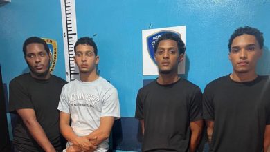 Foto de Cuatro detenidos en Santiago tras ataque a joyería; La policía recuperó dinero, ropa y armas de fuego.