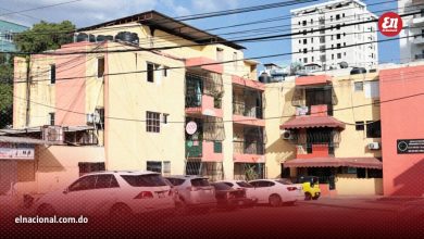 Foto de Secretos y pánico entre vecinos tras encontrar los cuerpos de una madre y su hijo en un departamento