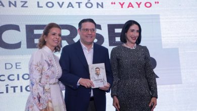 Foto de La primera mujer en participar en el lanzamiento del libro "Make Yourself Heard" escrito por Yayo Lovaton