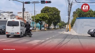 Foto de Un motociclista y un conductor casi terminan en tragedia tras pasarse un semáforo en rojo