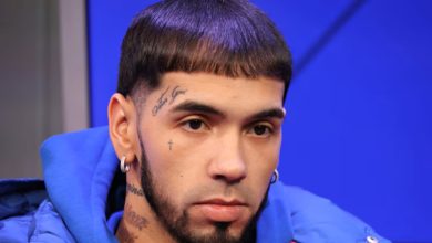 Foto de Anuel AA negó que el almacén abandonado con el premio y la droga fuera suyo.