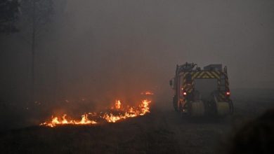 Foto de Macron preside una reunión de crisis en respuesta a los incendios forestales que han desplazado a 250.000 personas