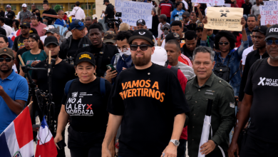 Foto de El Piro encabeza protesta en la Plaza de la Bandera