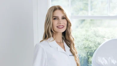 Foto de El famoso dermatólogo Dr. Macrane Alexiades dice que la consistencia viene antes que los procedimientos cosméticos.