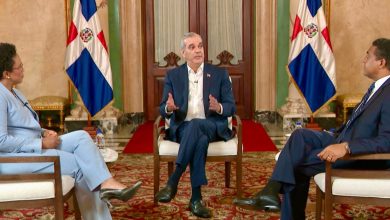 Foto de Abinader asegura da seguimiento a reclamos de la población