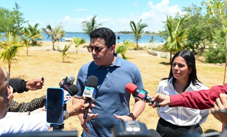Foto de Turismo supervisa intervención en playa El Faro de SPM