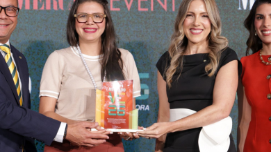 Foto de Banco Caribe y Revista Mercado reconocen a Elvira Garrido como parte del marco Visión Empresarial 2026 de Pigs and Bears
