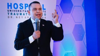 Foto de Landrón apoya revisión del Código Penal sobre ejercicio médico