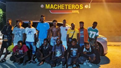Foto de Ejército detiene 22 indocumentados; arresta al que los transportaba